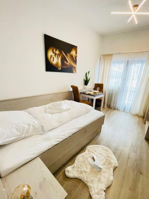 Fewo 20 - Appartement Im Rottalblick - Youngmodern Wohnen Mit Bademantelgang Zur Therme, Tv, Balkon Und Persoenlichem Gaesteempfang Von Astarte Estate Bad Griesbach  Luaran gambar