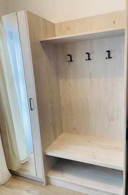 Fewo 20 - Appartement Im Rottalblick - Youngmodern Wohnen Mit Bademantelgang Zur Therme, Tv, Balkon Und Persoenlichem Gaesteempfang Von Astarte Estate Bad Griesbach  Luaran gambar